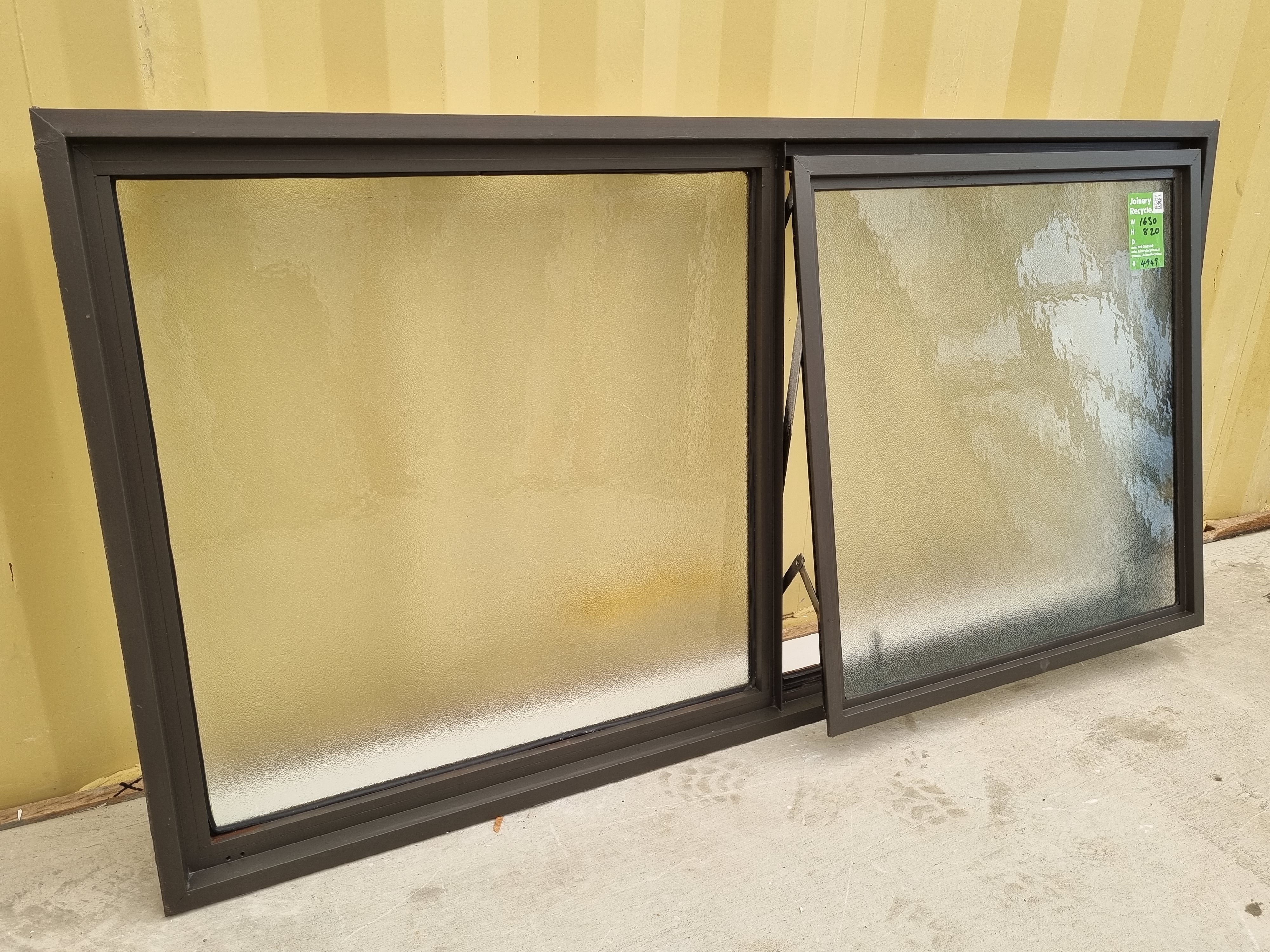 Aluminium Window Ironsand with opening sash