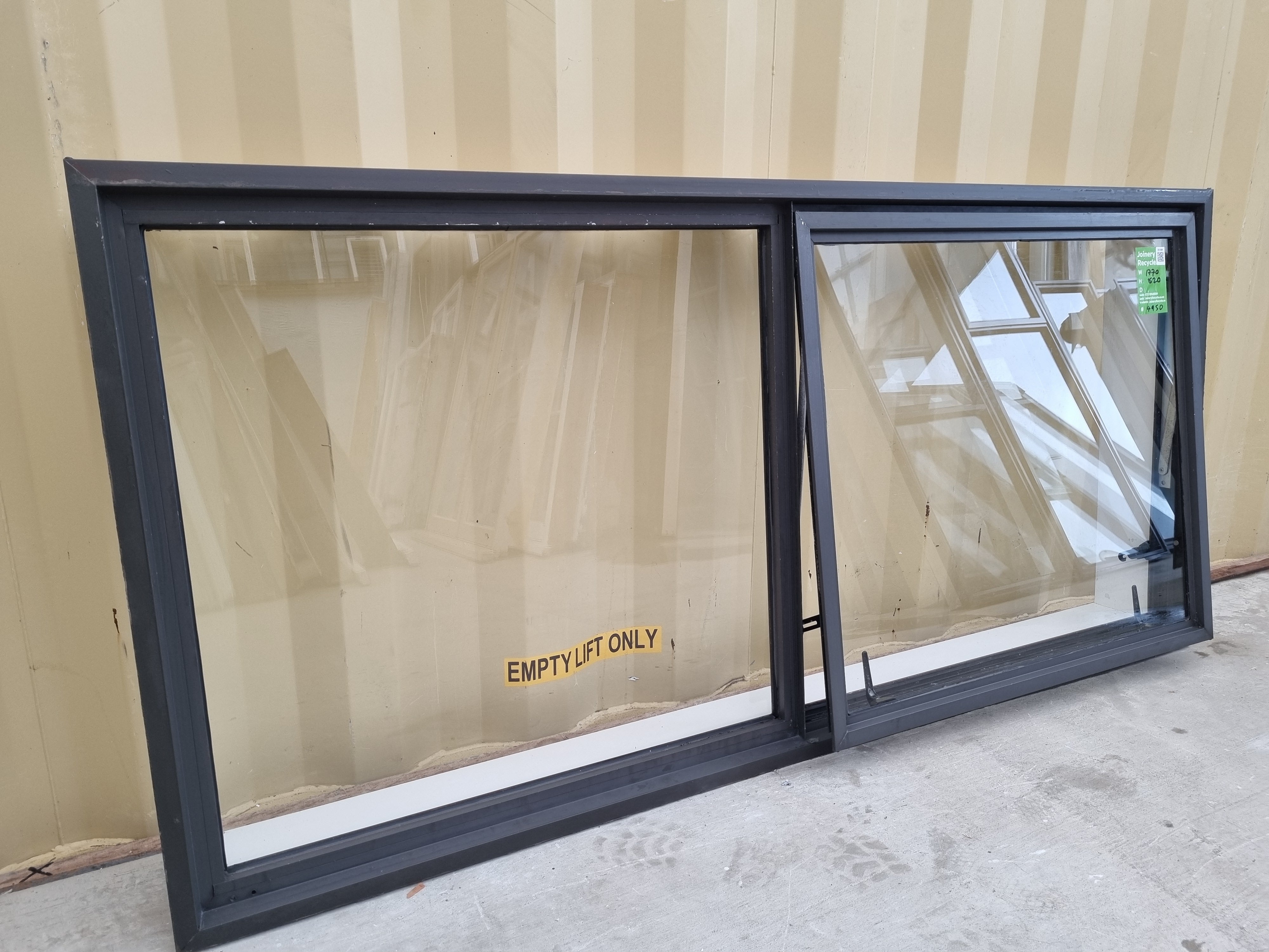 Aluminium Window Ironsand clear glass